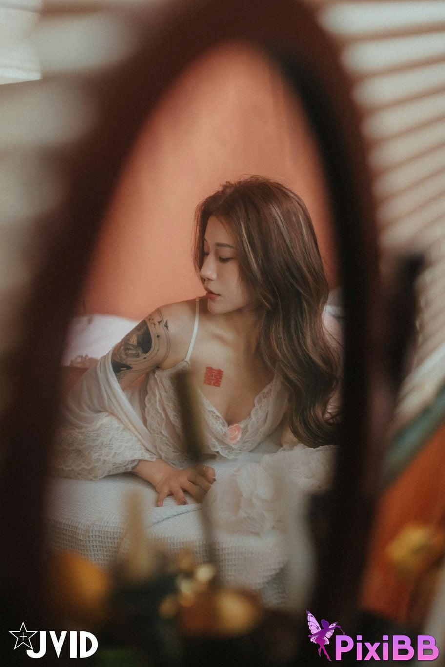 JVID Lara shuang xi du liu de shi guang yu chan mian zai lang man hua fang qing xu shen ti jiao PixiBB.COM 114