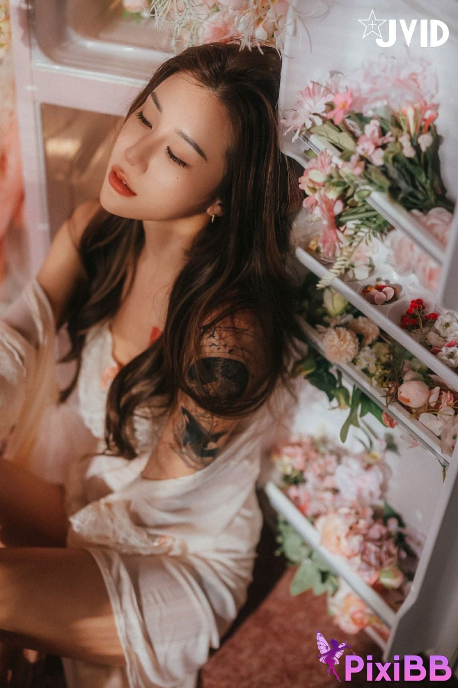 JVID Lara shuang xi du liu de shi guang yu chan mian zai lang man hua fang qing xu shen ti jiao PixiBB.COM 119