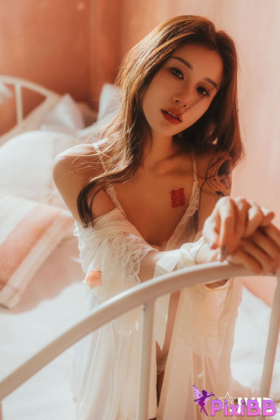 JVID Lara shuang xi du liu de shi guang yu chan mian zai lang man hua fang qing xu shen ti jiao PixiBB.COM 126