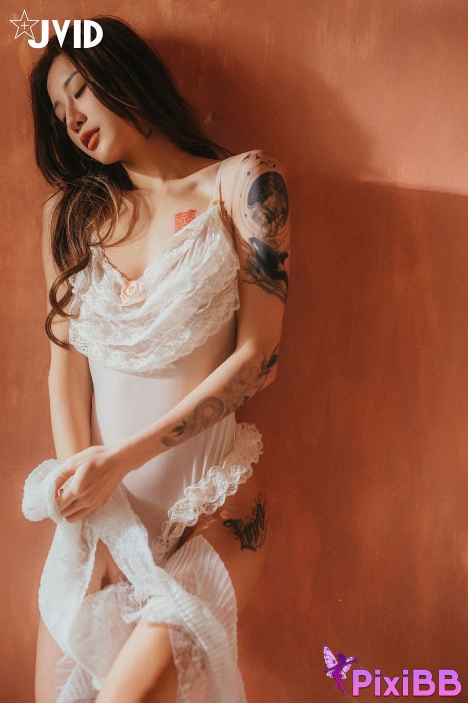 JVID Lara shuang xi du liu de shi guang yu chan mian zai lang man hua fang qing xu shen ti jiao PixiBB.COM 134