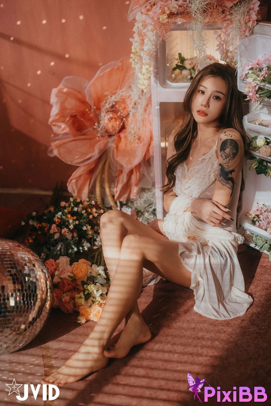 JVID Lara shuang xi du liu de shi guang yu chan mian zai lang man hua fang qing xu shen ti jiao PixiBB.COM 139