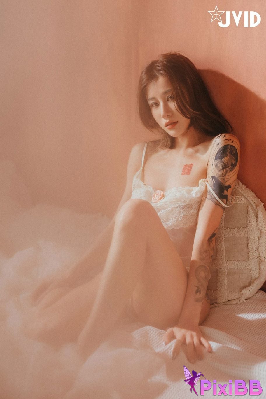 JVID Lara shuang xi du liu de shi guang yu chan mian zai lang man hua fang qing xu shen ti jiao PixiBB.COM 147