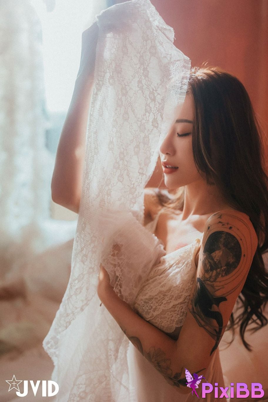 JVID Lara shuang xi du liu de shi guang yu chan mian zai lang man hua fang qing xu shen ti jiao PixiBB.COM 149