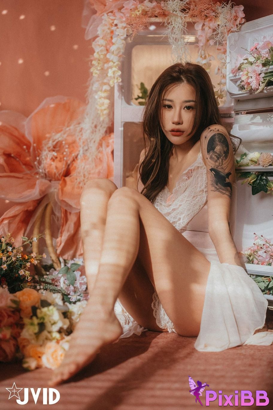 JVID Lara shuang xi du liu de shi guang yu chan mian zai lang man hua fang qing xu shen ti jiao PixiBB.COM 151