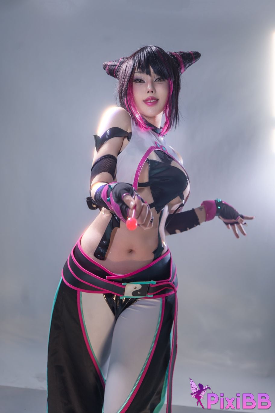 Cosplayer Titanium alloy TiTi Juri PixiBB.COM 005