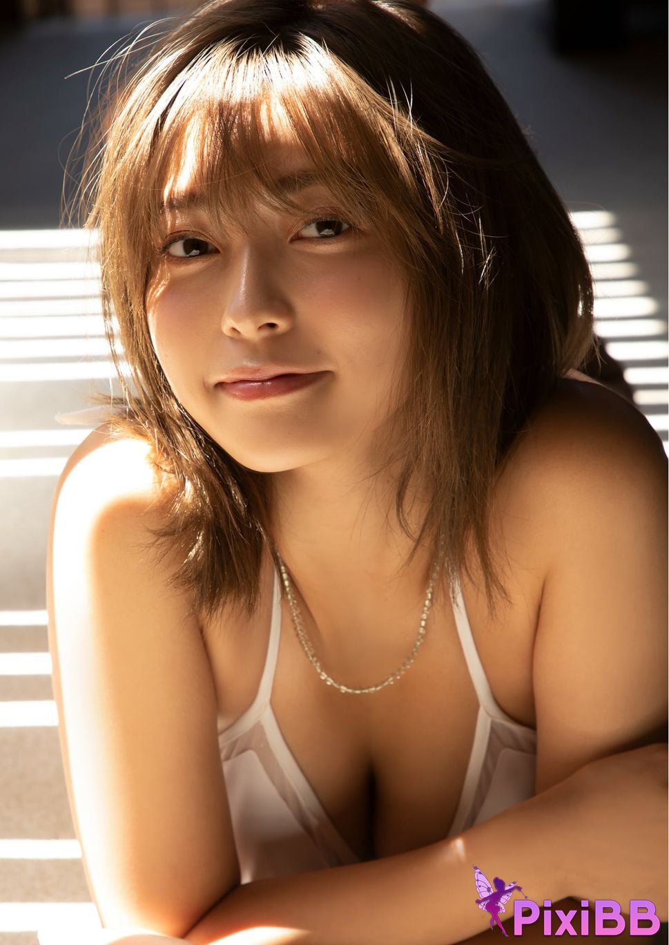 Japanese Idol Otono Sakurai tropical fish Spisan gravure photo book PixiBB.COM 006