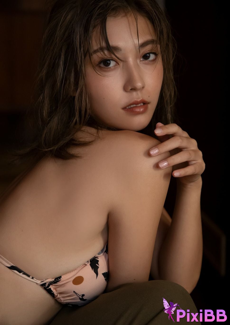 Japanese Idol Otono Sakurai tropical fish Spisan gravure photo book PixiBB.COM 036