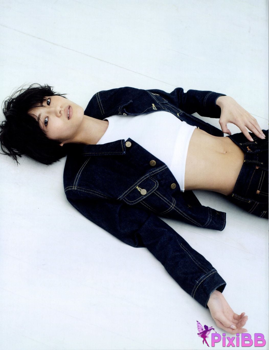 Japanese Idol Yumi Wakatsuki photo collection and chocolate PixiBB.COM 030