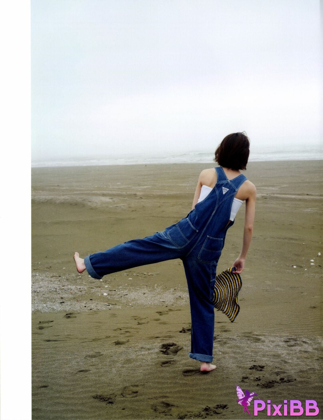 Japanese Idol Yumi Wakatsuki photo collection and chocolate PixiBB.COM 066