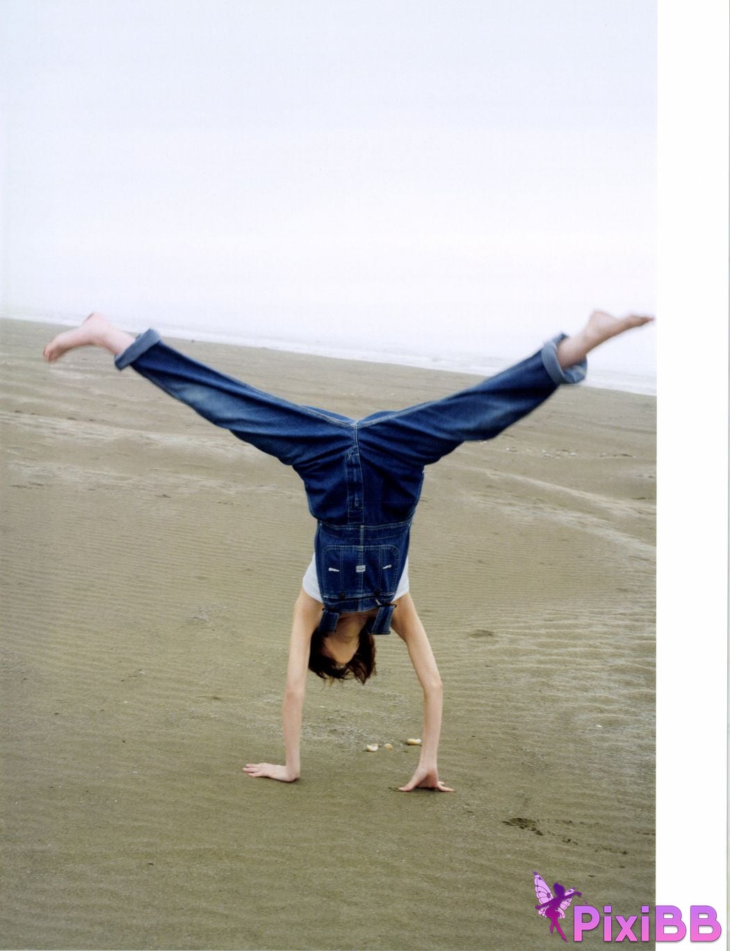 Japanese Idol Yumi Wakatsuki photo collection and chocolate PixiBB.COM 069