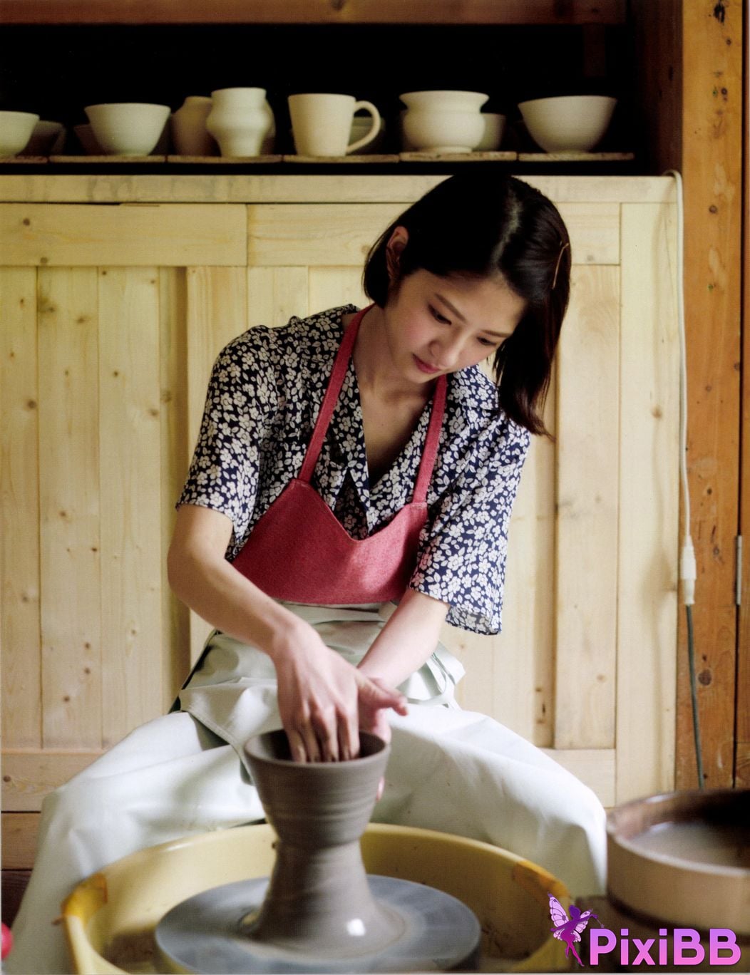 Japanese Idol Yumi Wakatsuki photo collection and chocolate PixiBB.COM 076