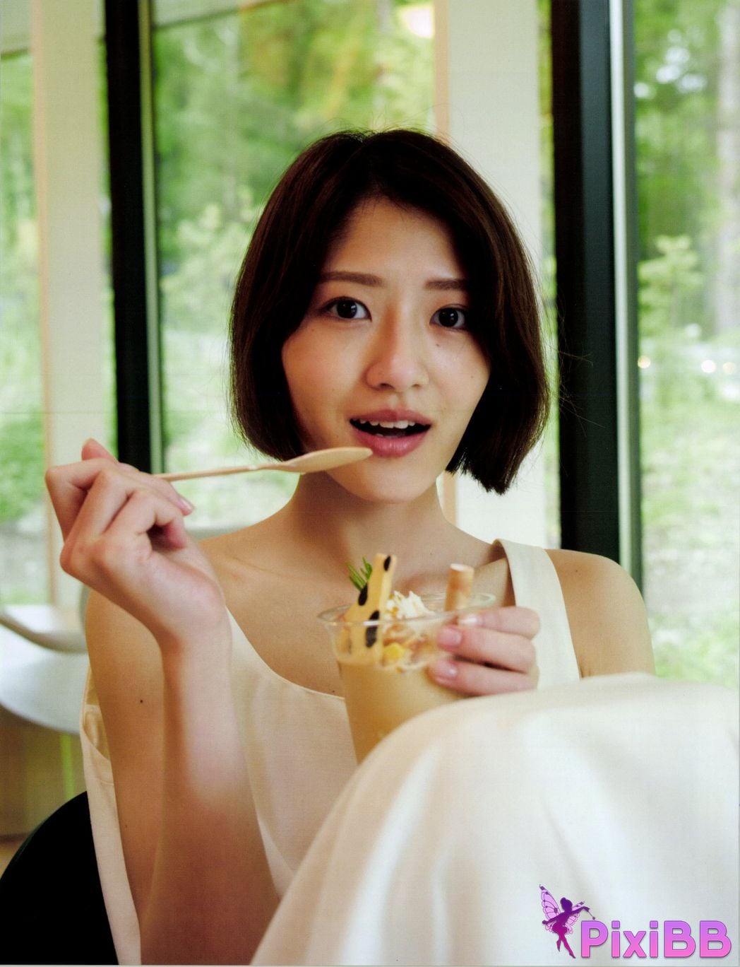 Japanese Idol Yumi Wakatsuki photo collection and chocolate PixiBB.COM 083