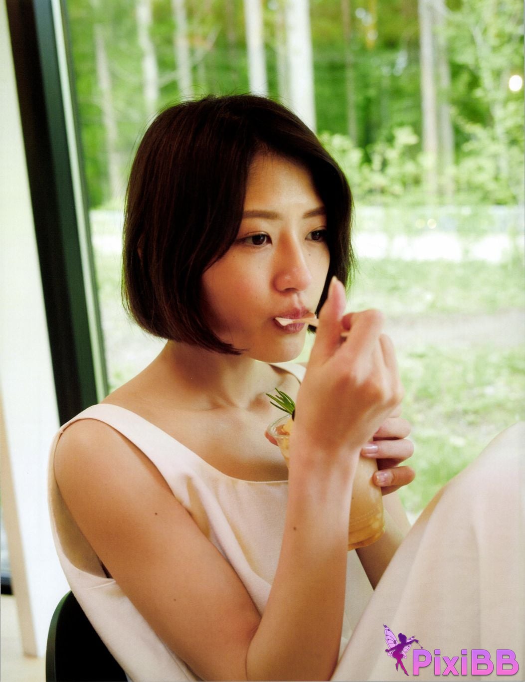 Japanese Idol Yumi Wakatsuki photo collection and chocolate PixiBB.COM 084