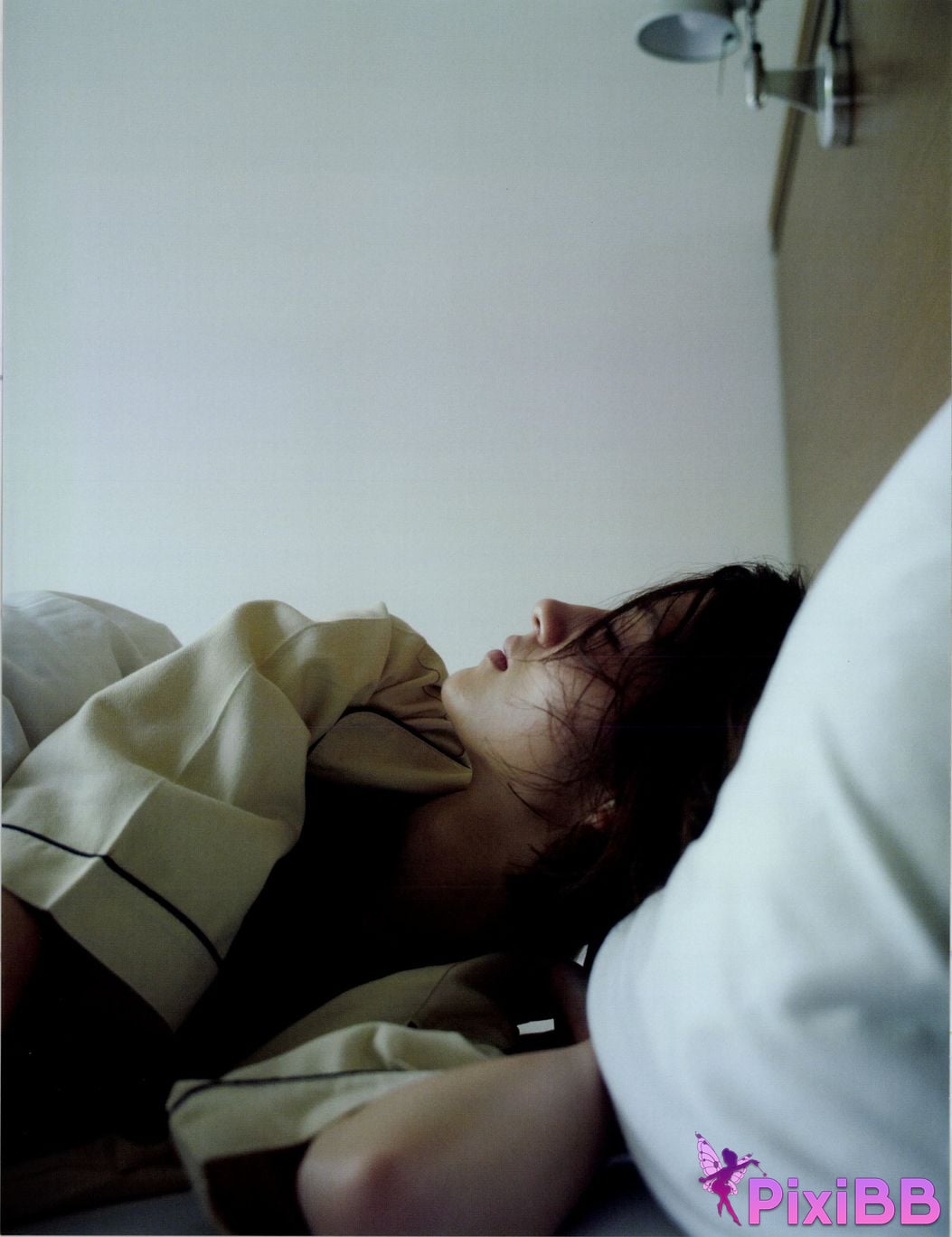 Japanese Idol Yumi Wakatsuki photo collection and chocolate PixiBB.COM 085