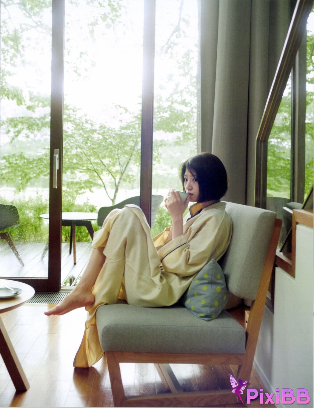 Japanese Idol Yumi Wakatsuki photo collection and chocolate PixiBB.COM 091