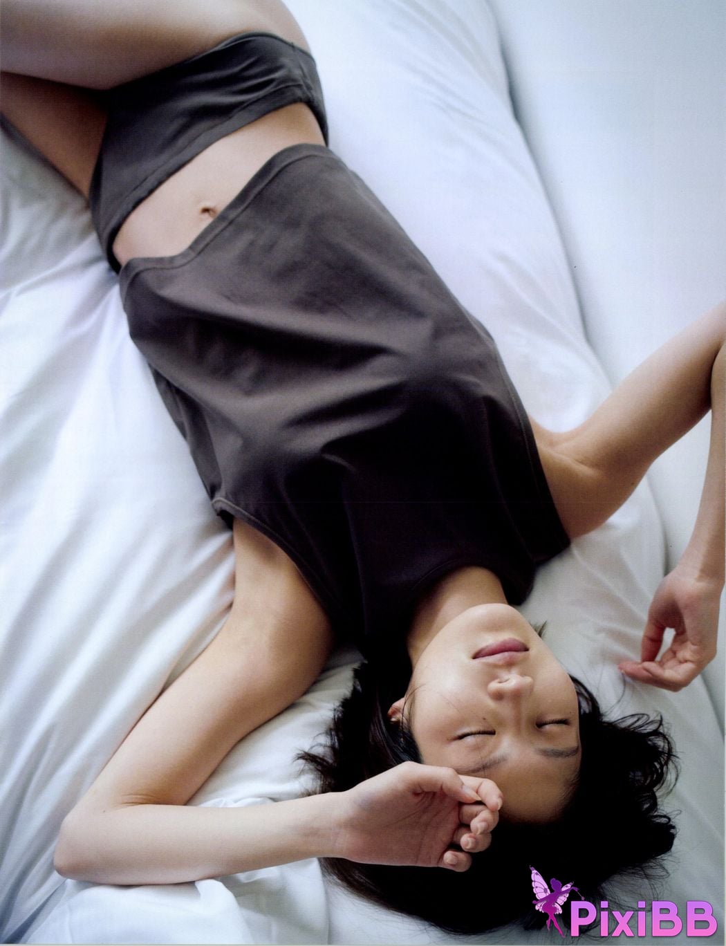 Japanese Idol Yumi Wakatsuki photo collection and chocolate PixiBB.COM 093