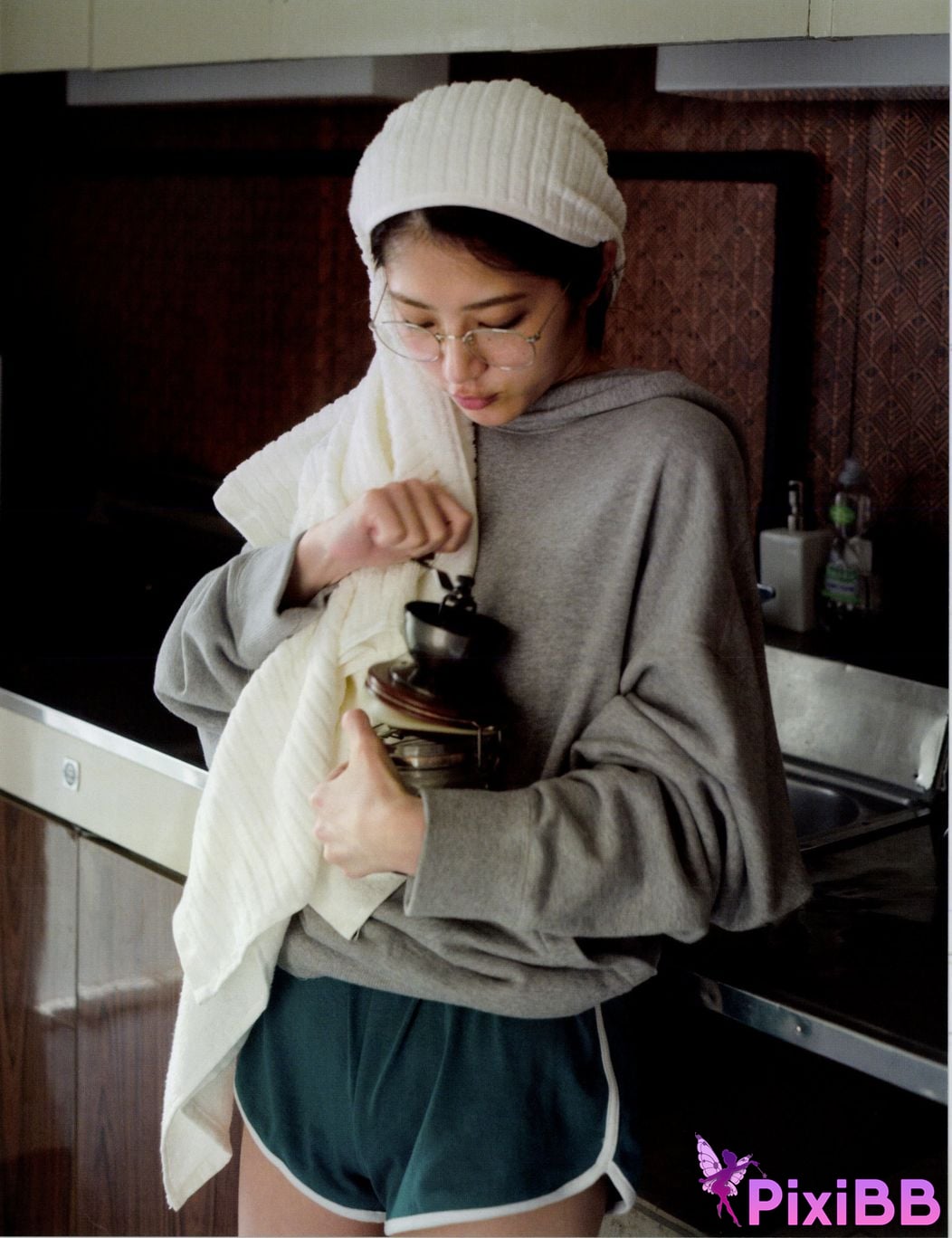 Japanese Idol Yumi Wakatsuki photo collection and chocolate PixiBB.COM 105