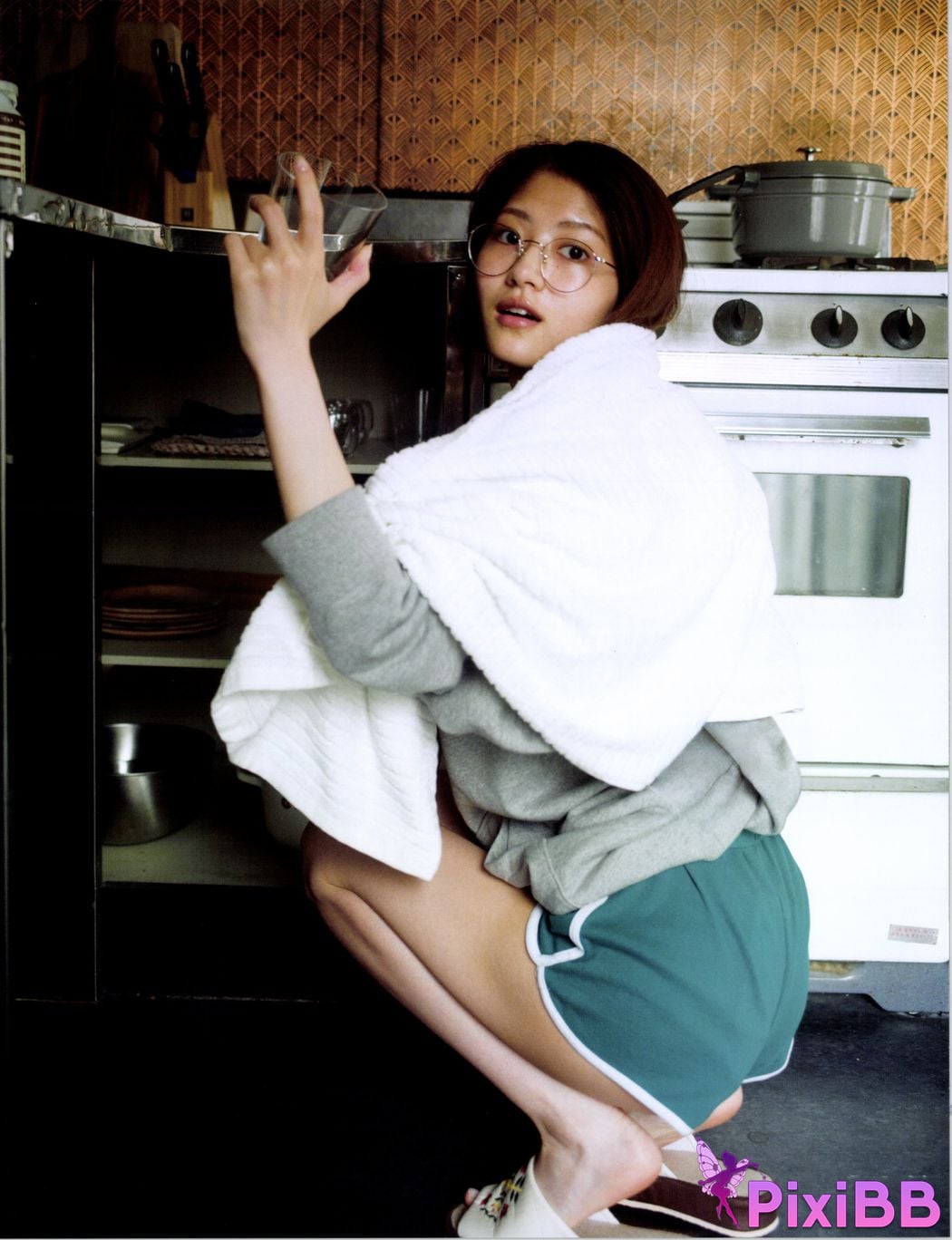 Japanese Idol Yumi Wakatsuki photo collection and chocolate PixiBB.COM 107