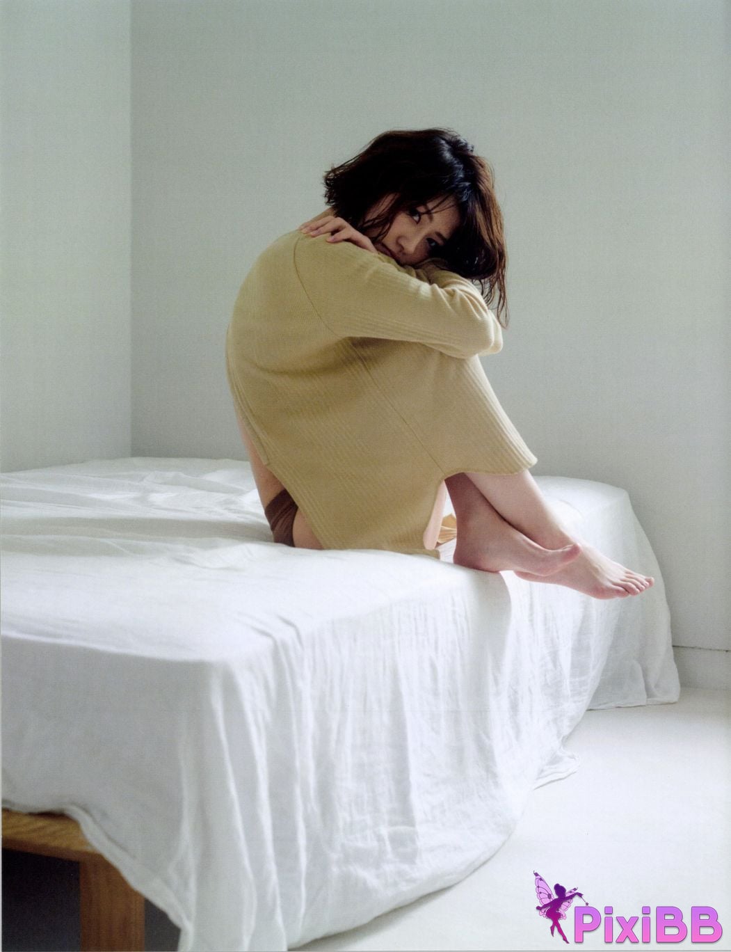 Japanese Idol Yumi Wakatsuki photo collection and chocolate PixiBB.COM 114