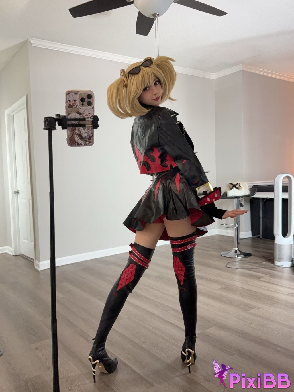 Duckie Cos Burnice PixiBB.COM 1