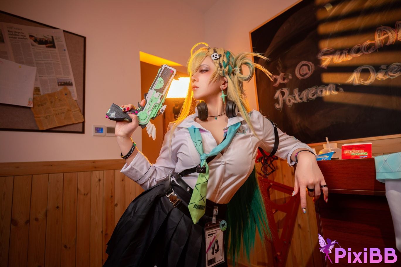 Cosplayer Jiao Rou Ji Walk u re Lynae PixiBB.COM 002