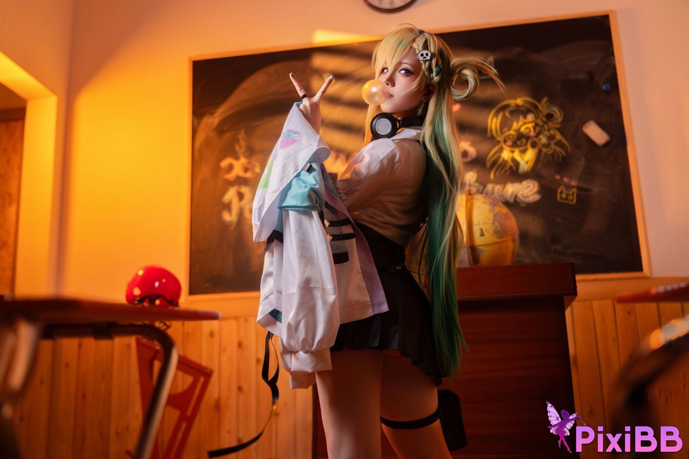 Cosplayer Jiao Rou Ji Walk u re Lynae PixiBB.COM 003