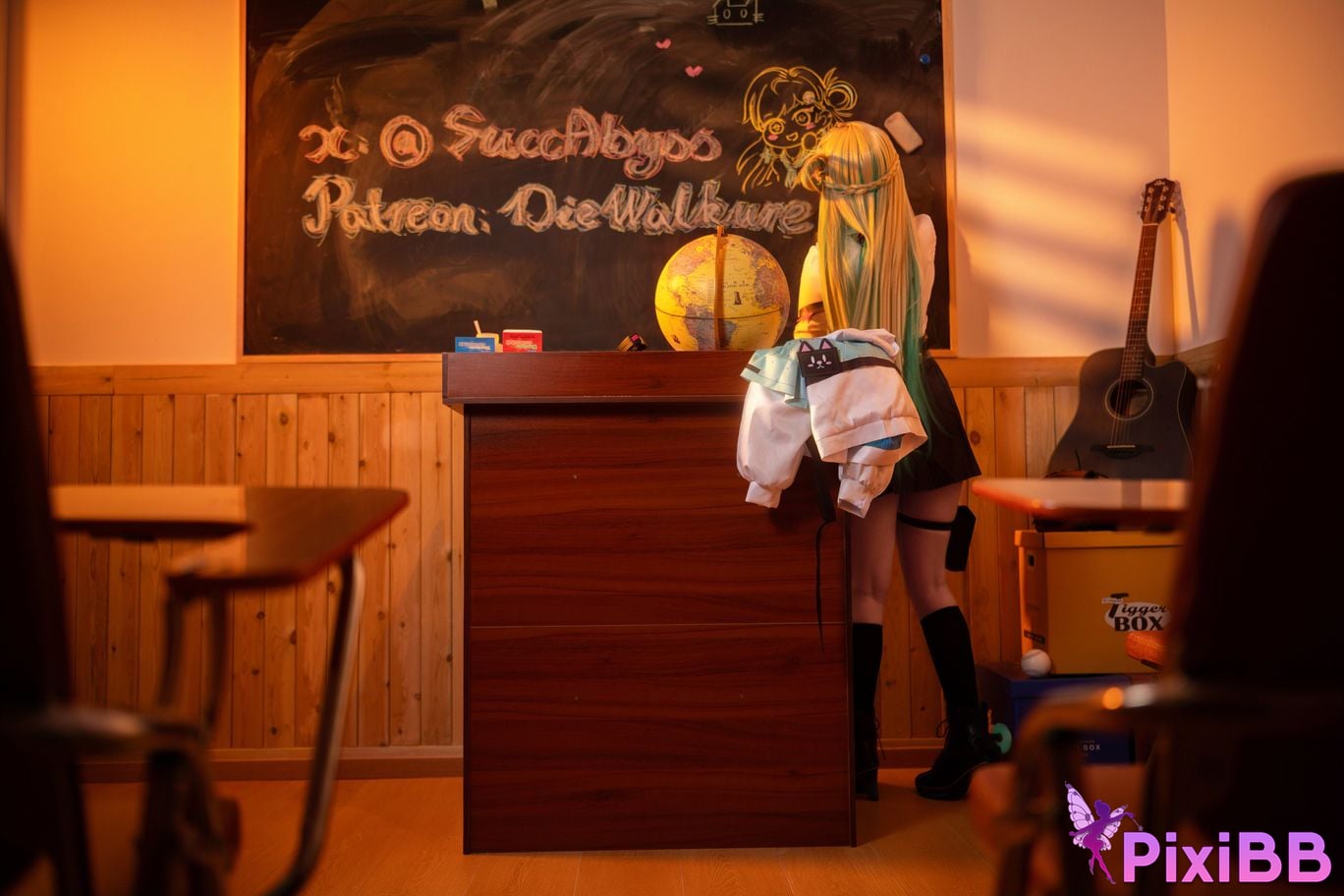 Cosplayer Jiao Rou Ji Walk u re Lynae PixiBB.COM 004