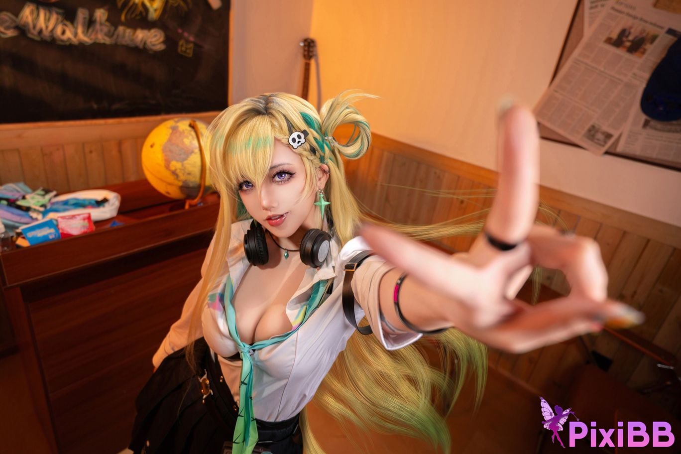 Cosplayer Jiao Rou Ji Walk u re Lynae PixiBB.COM 007