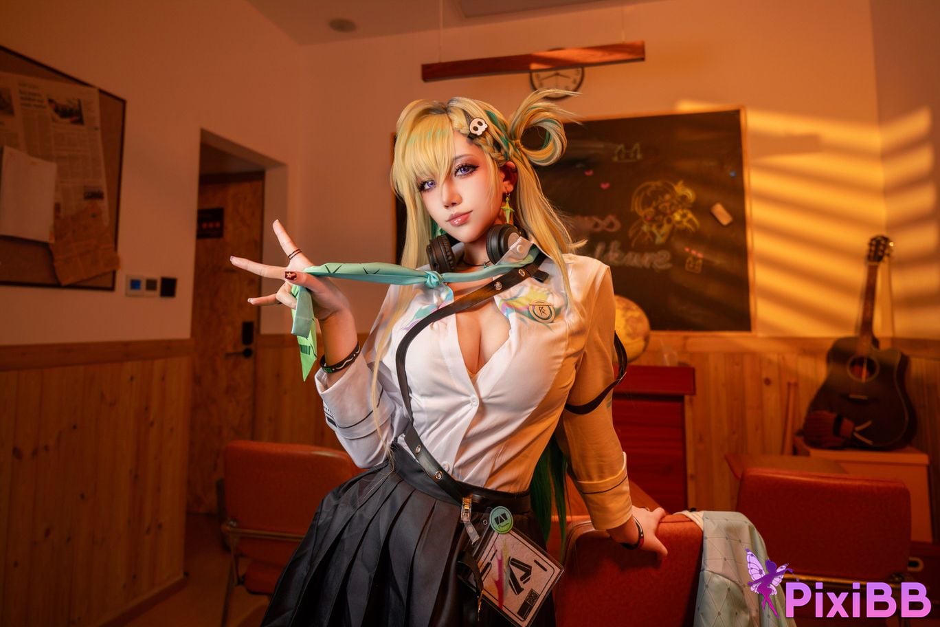 Cosplayer Jiao Rou Ji Walk u re Lynae PixiBB.COM 009