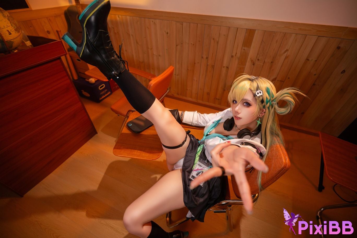 Cosplayer Jiao Rou Ji Walk u re Lynae PixiBB.COM 013