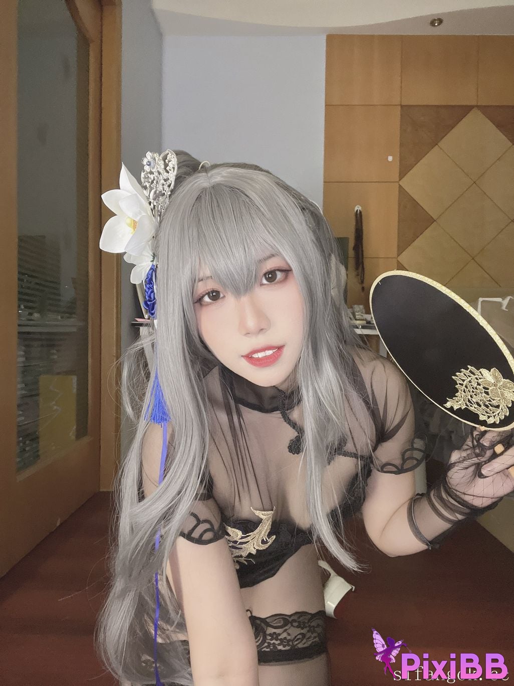 Cosplayer U s e r a o n t v p l Q u i q Louis IX PixiBB.COM 007