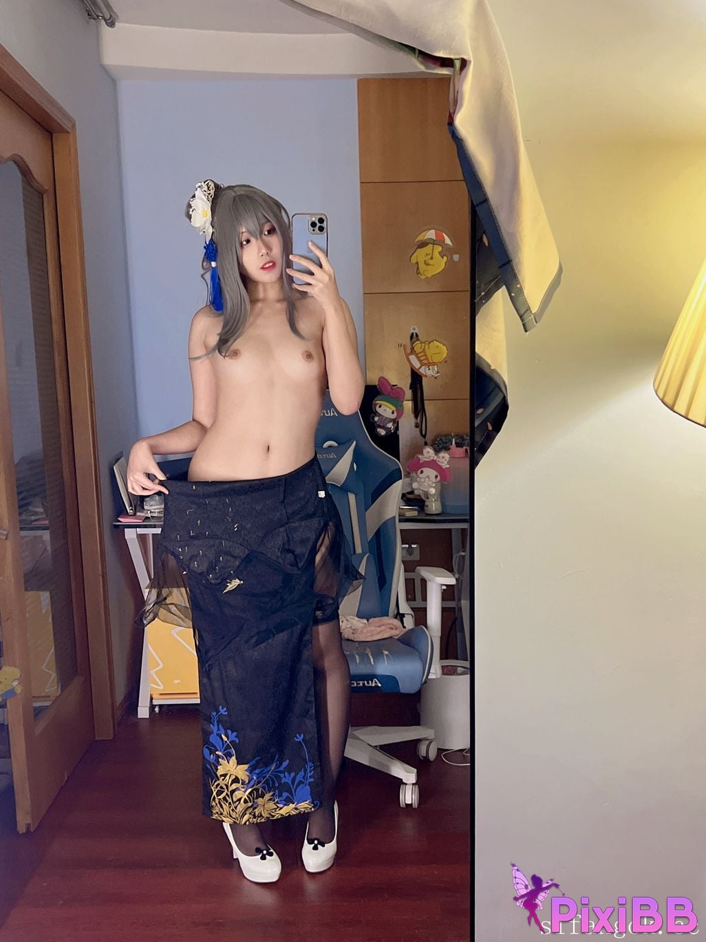 Cosplayer U s e r a o n t v p l Q u i q Louis IX PixiBB.COM 010