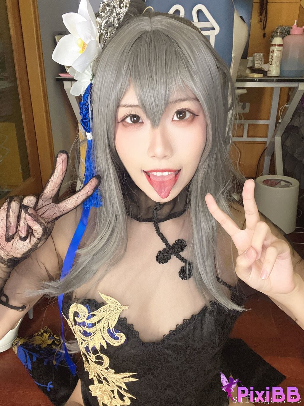 Cosplayer U s e r a o n t v p l Q u i q Louis IX PixiBB.COM 013