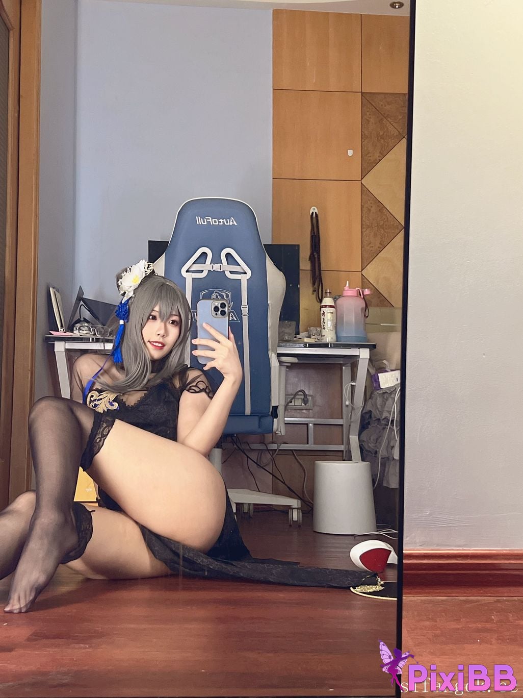 Cosplayer U s e r a o n t v p l Q u i q Louis IX PixiBB.COM 015