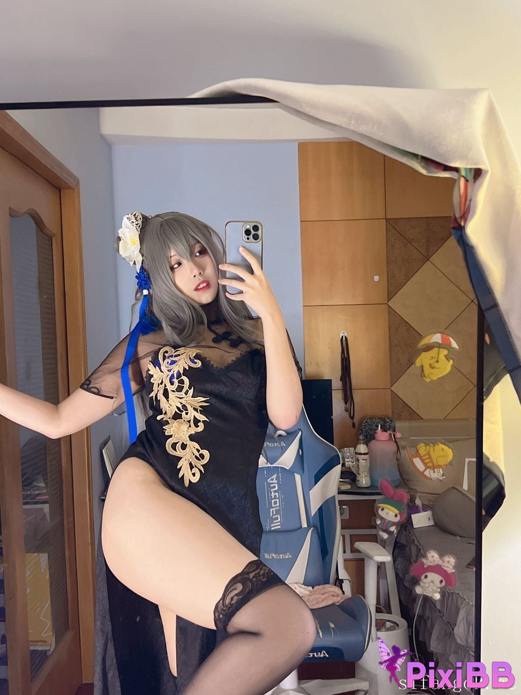 Cosplayer U s e r a o n t v p l Q u i q Louis IX PixiBB.COM 021