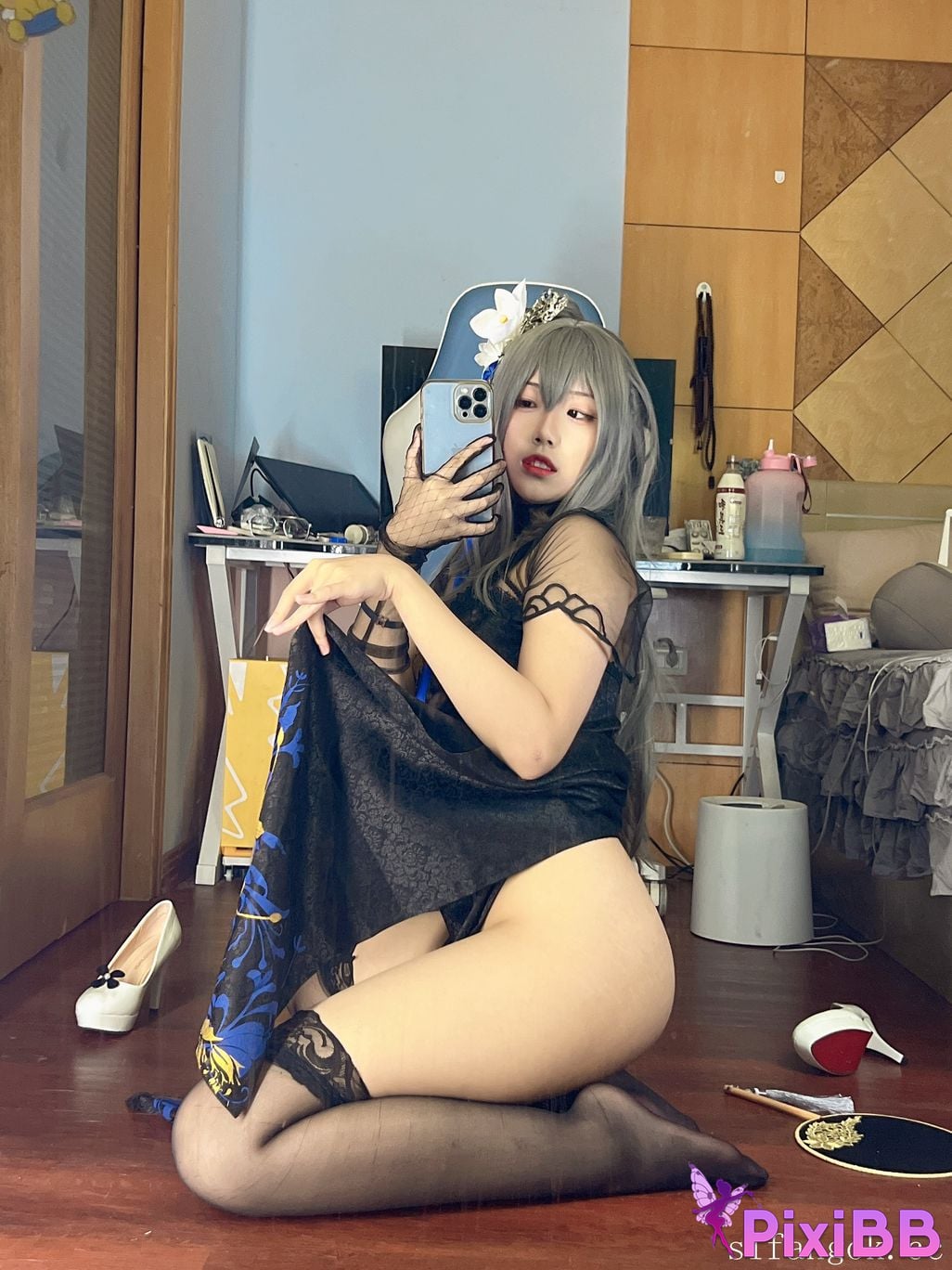 Cosplayer U s e r a o n t v p l Q u i q Louis IX PixiBB.COM 022