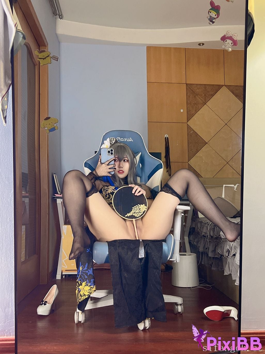 Cosplayer U s e r a o n t v p l Q u i q Louis IX PixiBB.COM 025