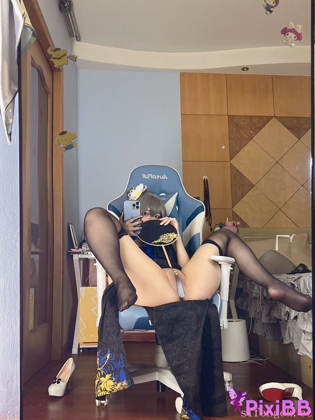 Cosplayer U s e r a o n t v p l Q u i q Louis IX PixiBB.COM 030