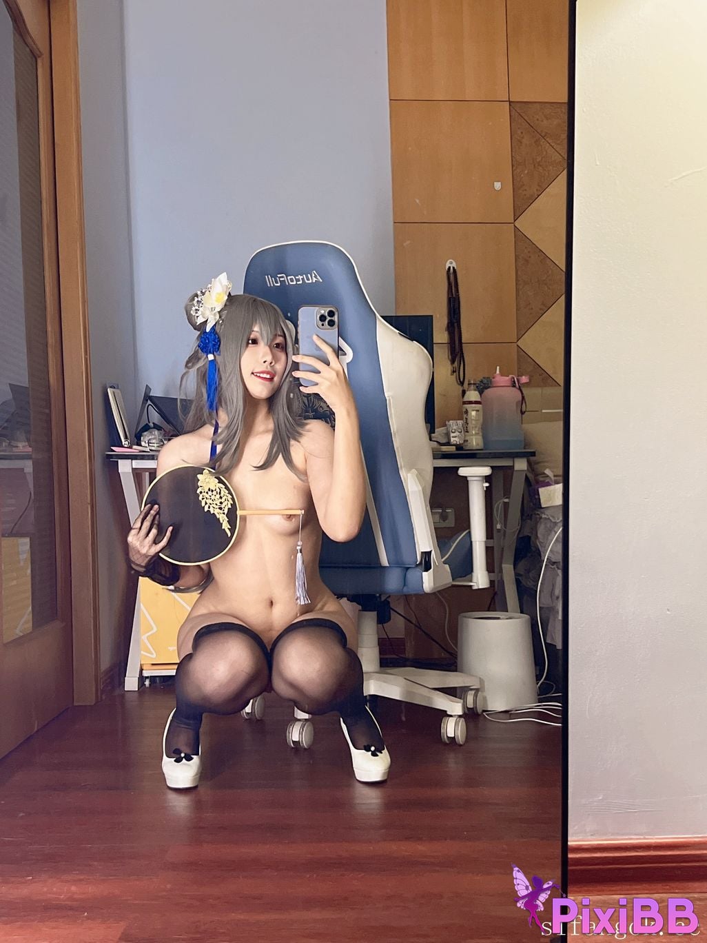 Cosplayer U s e r a o n t v p l Q u i q Louis IX PixiBB.COM 033