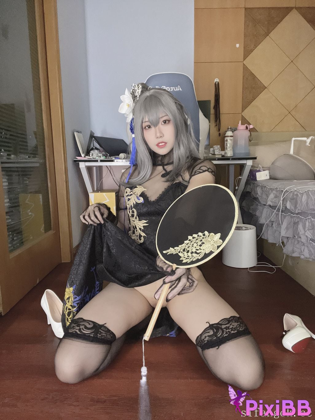 Cosplayer U s e r a o n t v p l Q u i q Louis IX PixiBB.COM 046