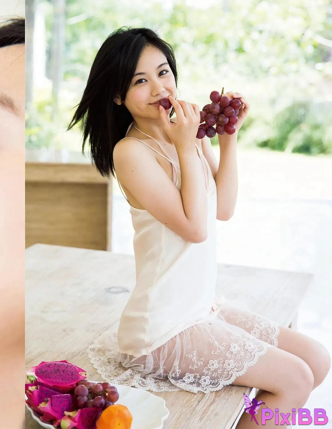 Yui Ito With YUI PixiBB.COM 023