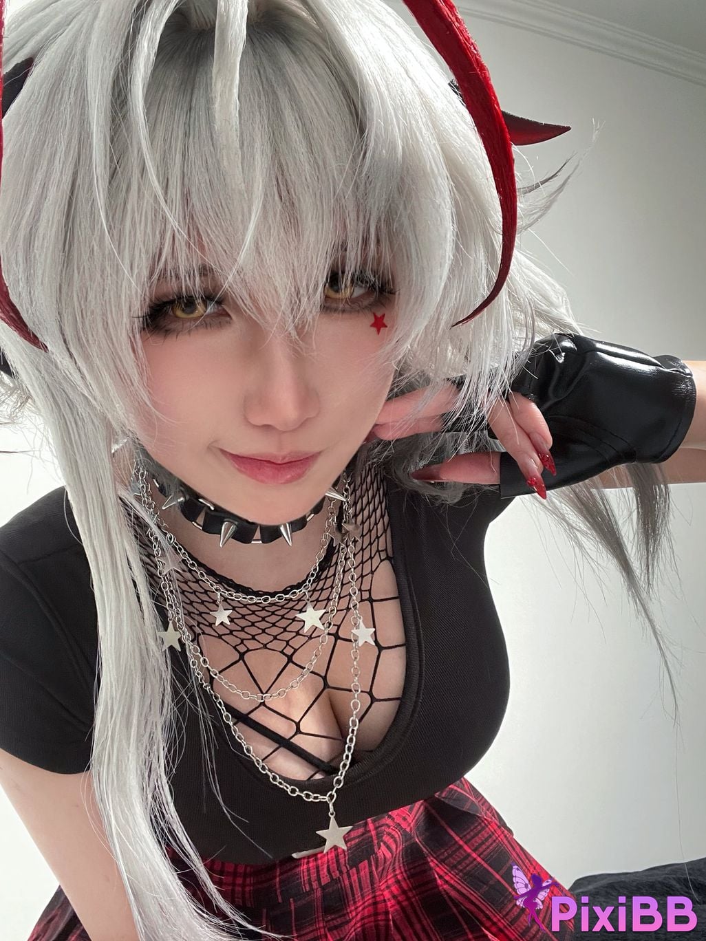 Cosplayer Jiao Rou Ji Walk u re Wi s adel PixiBB.COM 001