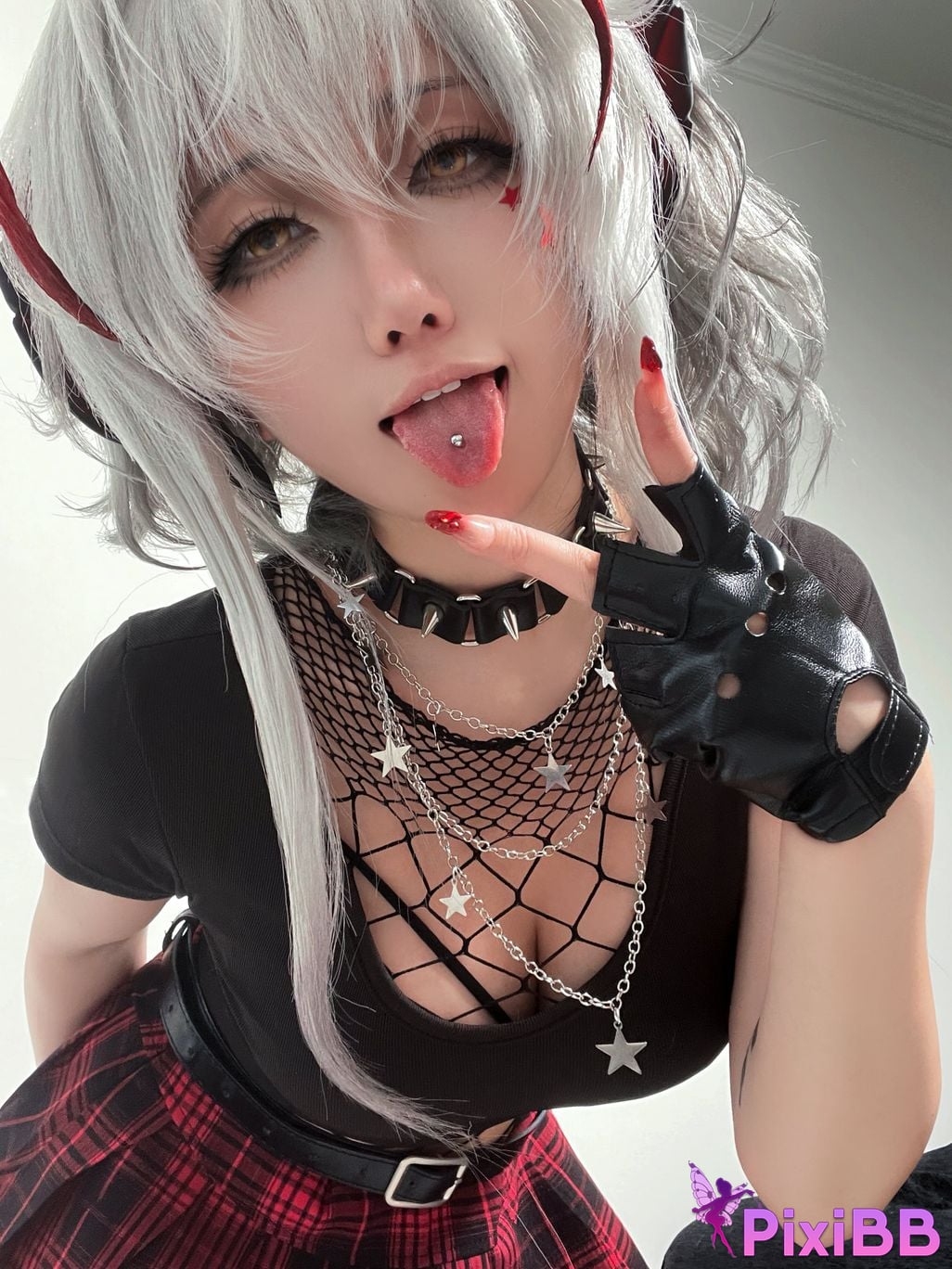 Cosplayer Jiao Rou Ji Walk u re Wi s adel PixiBB.COM 002