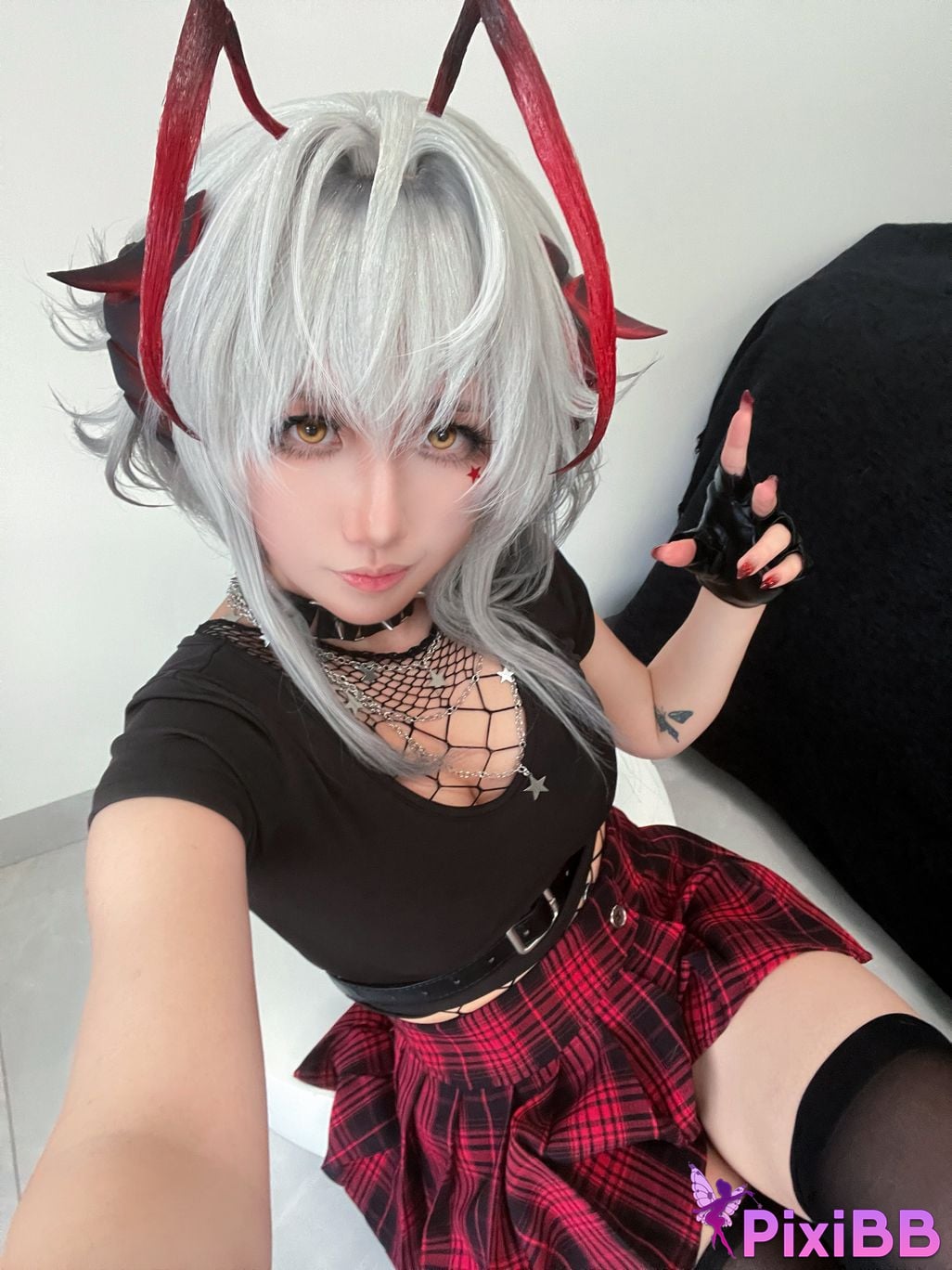 Cosplayer Jiao Rou Ji Walk u re Wi s adel PixiBB.COM 004
