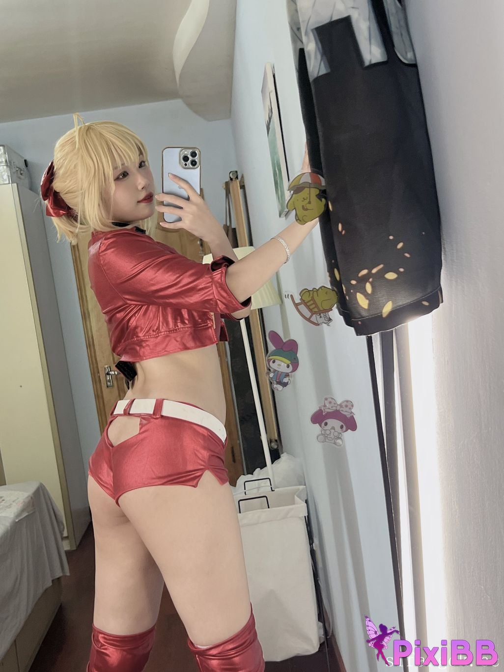 Cosplayer U s e r a o n t v p l Q u i q Mordred PixiBB.COM 003