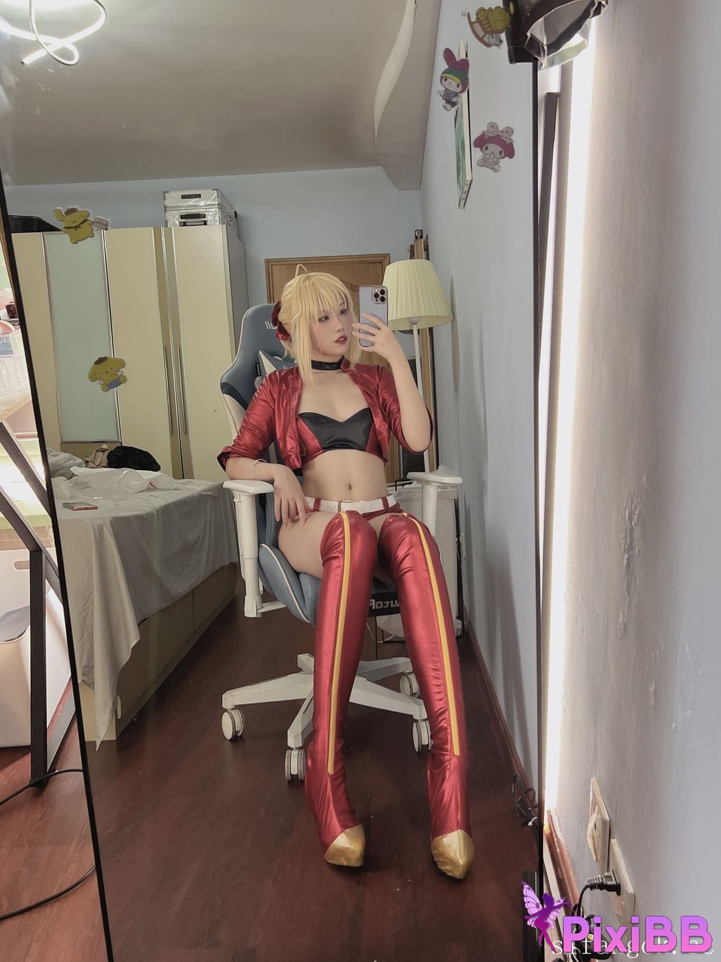 Cosplayer U s e r a o n t v p l Q u i q Mordred PixiBB.COM 023