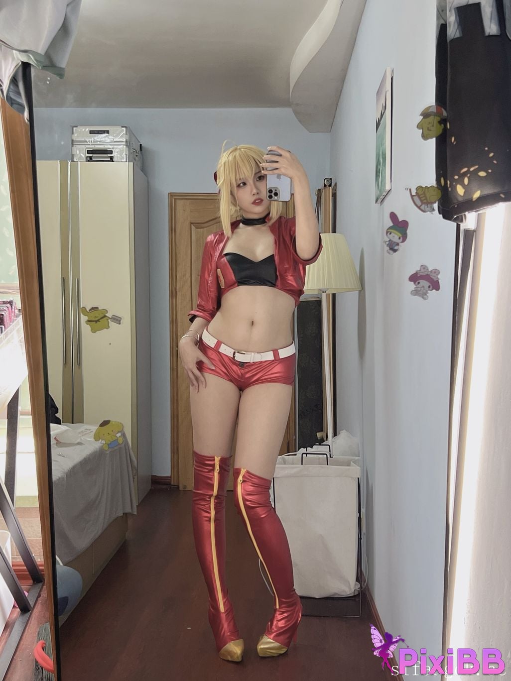 Cosplayer U s e r a o n t v p l Q u i q Mordred PixiBB.COM 047