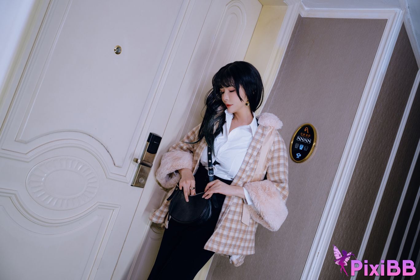 Cosplayer Autumn and Corgi tentacle PixiBB.COM 123