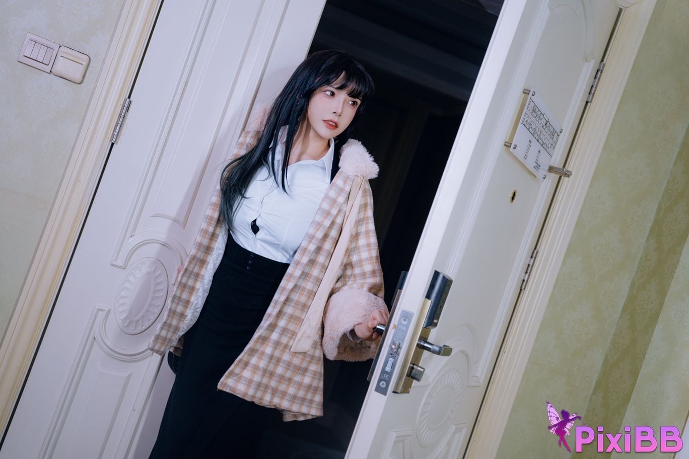 Cosplayer Autumn and Corgi tentacle PixiBB.COM 145