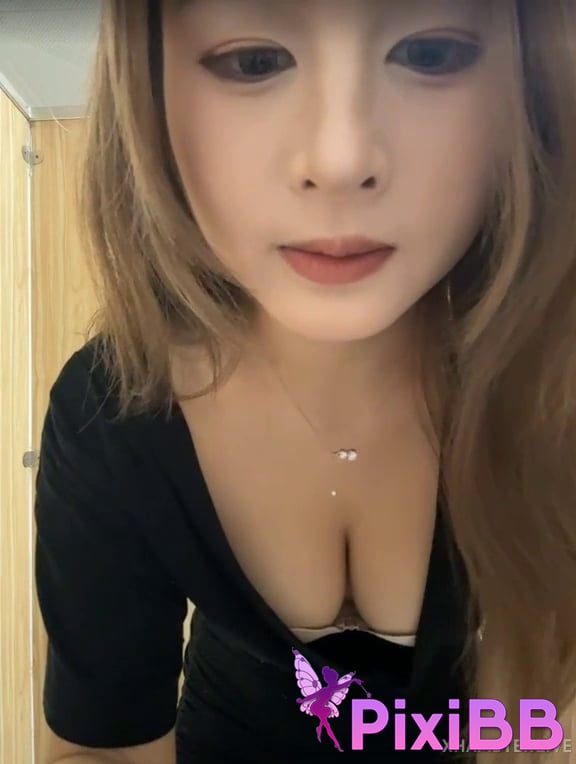 yuki 21 Year old girl exposed with vibrator outdoors Masturbating in the car is super exciting PixiBB.COM 022